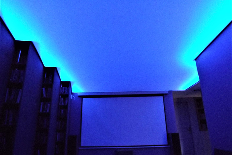 Home cinéma rétro éclairées en bordure 